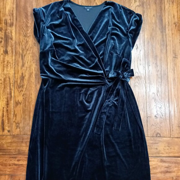 TOMMY HILFIGER Women's Velvet Wrap Dress. Plus Size 18W - Picture 3 of 6